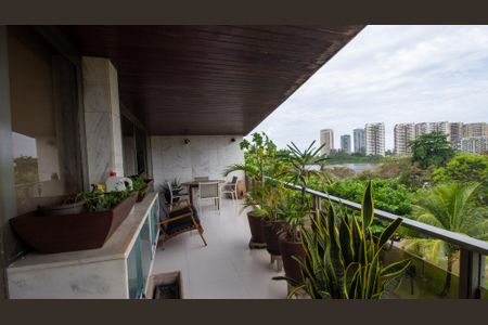 Apartamento à venda com 205m², 4 quartos e 3 vagasVaranda