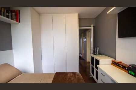 Apartamento à venda com 205m², 4 quartos e 3 vagasQuarto 2