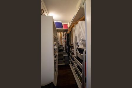 Apartamento à venda com 205m², 4 quartos e 3 vagasCloset da Suíte 1