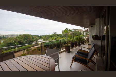 Apartamento à venda com 205m², 4 quartos e 3 vagasVaranda