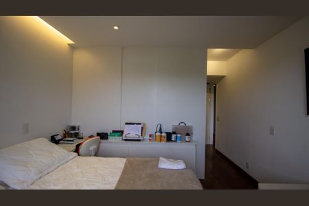 Apartamento à venda com 205m², 4 quartos e 3 vagasSuíte 1