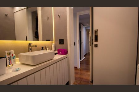 Apartamento à venda com 205m², 4 quartos e 3 vagasBanheiro da Suíte 2