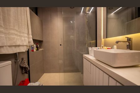 Apartamento à venda com 205m², 4 quartos e 3 vagasBanheiro da Suíte 2