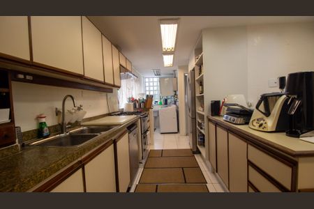 Apartamento à venda com 205m², 4 quartos e 3 vagasCozinha e Área de Serviço