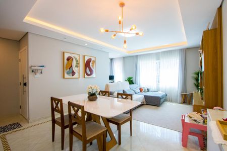 Casa à venda com 243m², 3 quartos e 5 vagasSala