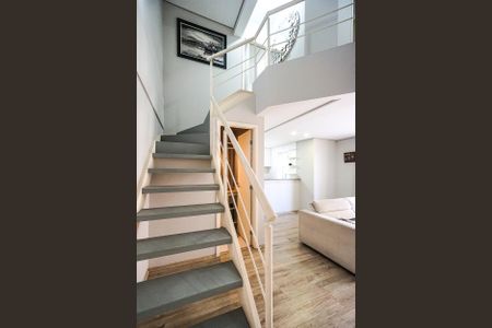 Apartamento à venda com 70m², 1 quarto e 2 vagasEscada