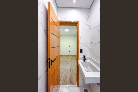 Casa à venda com 160m², 3 quartos e 5 vagasBanheiro da Suíte 2