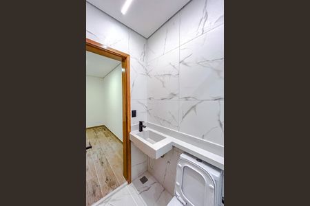 Casa à venda com 160m², 3 quartos e 5 vagasBanheiro da Suíte 2