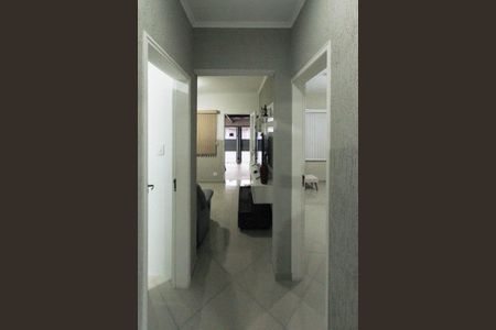 Casa para alugar com 100m², 3 quartos e 3 vagasCorredor 