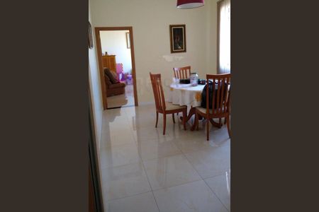 Casa à venda com 214m², 4 quartos e 3 vagas