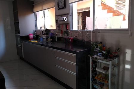 Casa à venda com 214m², 4 quartos e 3 vagas