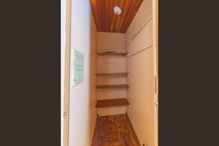 Casa à venda com 300m², 6 quartos e 1 vaga Casa à venda com 300m², 6 quartos e 1 vagaDespensa