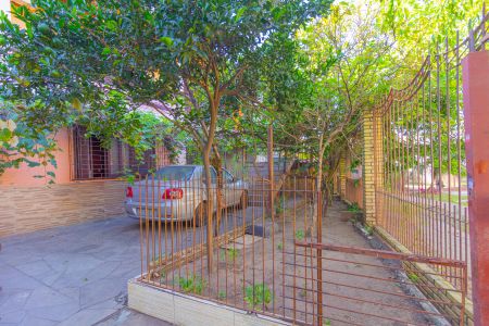 Casa à venda com 300m², 6 quartos e 1 vaga Casa à venda com 300m², 6 quartos e 1 vagaJardim