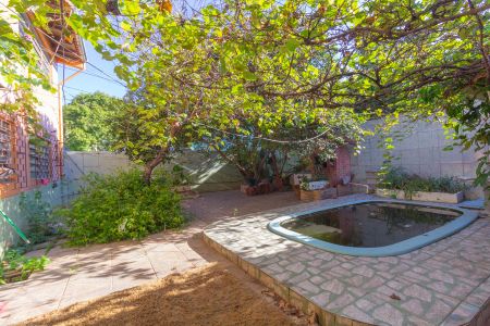 Casa à venda com 300m², 6 quartos e 1 vaga Casa à venda com 300m², 6 quartos e 1 vagaQuintal