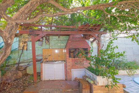 Casa à venda com 300m², 6 quartos e 1 vaga Casa à venda com 300m², 6 quartos e 1 vagaChurrasqueira