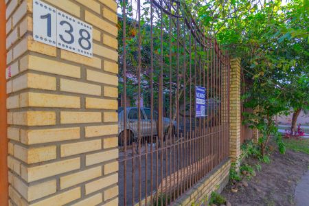 Casa à venda com 300m², 6 quartos e 1 vaga Casa à venda com 300m², 6 quartos e 1 vagaPlaquinha instalada no imóvel