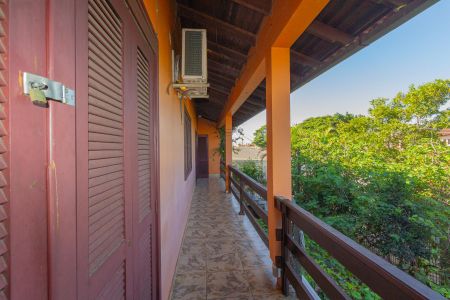 Casa à venda com 300m², 6 quartos e 1 vaga Casa à venda com 300m², 6 quartos e 1 vagaSacada da parte superior da casa