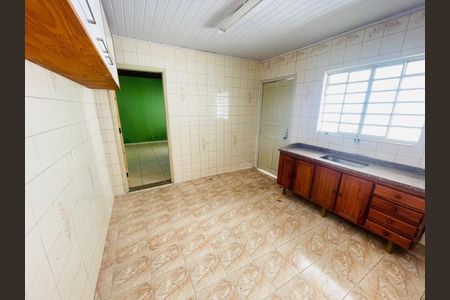 Casa à venda com 110m², 2 quartos e 10 vagas