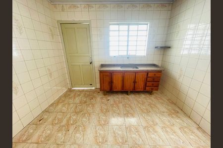 Casa à venda com 110m², 2 quartos e 10 vagas