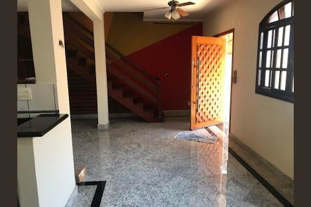 Casa à venda com 131m², 3 quartos e sem vaga