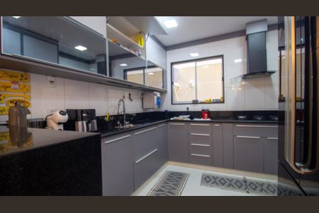 Casa de condomínio à venda com 250m², 4 quartos e 2 vagasCozinha e Área de Serviço