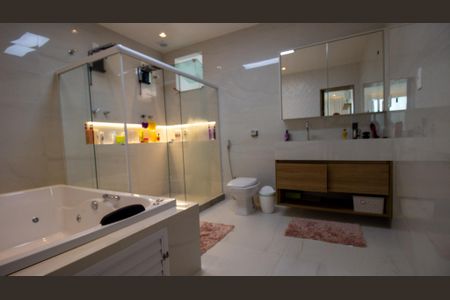 Casa de condomínio à venda com 250m², 4 quartos e 2 vagasBanheiro da Suíte 4