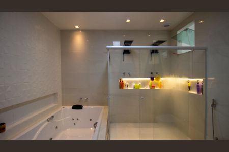 Casa de condomínio à venda com 250m², 4 quartos e 2 vagasBanheiro da Suíte 4