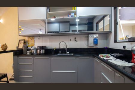 Casa de condomínio à venda com 250m², 4 quartos e 2 vagasCozinha e Área de Serviço