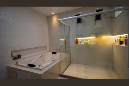 Casa de condomínio à venda com 250m², 4 quartos e 2 vagasBanheiro da Suíte 4