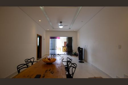 Casa de condomínio à venda com 250m², 4 quartos e 2 vagasSala