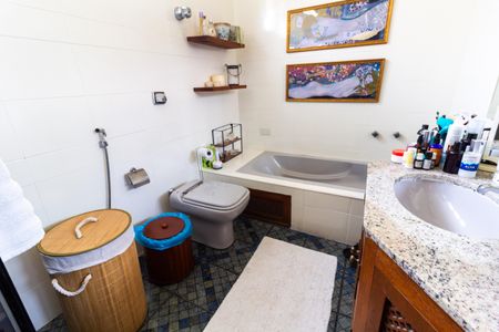 Casa à venda com 400m², 3 quartos e 4 vagasBanheiro da Suíte