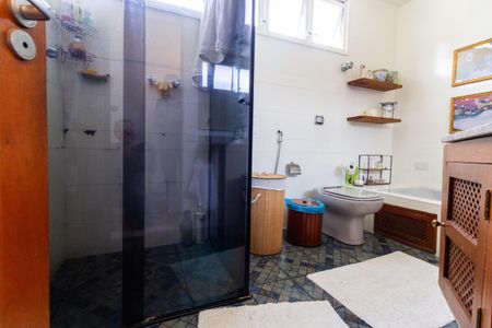 Casa à venda com 400m², 3 quartos e 4 vagasBanheiro da Suíte