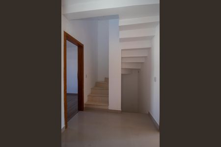 Casa à venda com 180m², 3 quartos e 2 vagasCorredor
