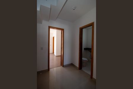 Casa à venda com 180m², 3 quartos e 2 vagasCorredor