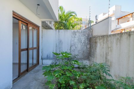 Casa à venda com 180m², 3 quartos e 2 vagas Casa à venda com 180m², 3 quartos e 2 vagasQuintal