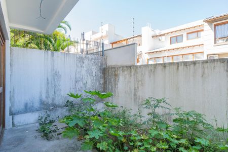 Casa à venda com 180m², 3 quartos e 2 vagas Casa à venda com 180m², 3 quartos e 2 vagasQuintal