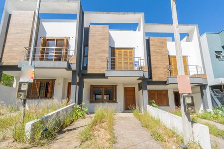 Casa à venda com 180m², 3 quartos e 2 vagas Casa à venda com 180m², 3 quartos e 2 vagasFachada