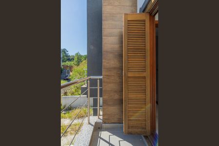 Casa à venda com 180m², 3 quartos e 2 vagas Casa à venda com 180m², 3 quartos e 2 vagasVaranda da Suíte