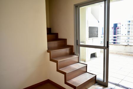 Apartamento à venda com 110m², 1 quarto e 1 vagaEscadas