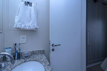 Apartamento à venda com 74m², 2 quartos e 1 vaga Apartamento à venda com 74m², 2 quartos e 1 vagaBanheiro da Suíte
