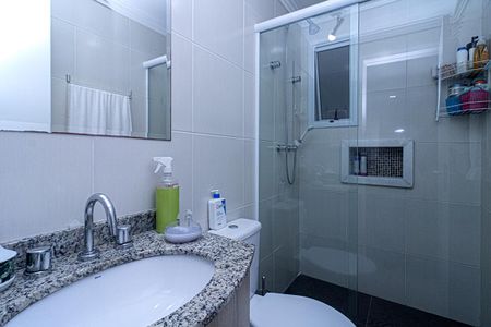 Apartamento à venda com 74m², 2 quartos e 1 vaga Apartamento à venda com 74m², 2 quartos e 1 vagaBanheiro Social