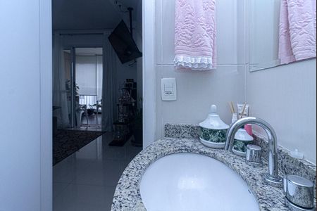 Apartamento à venda com 74m², 2 quartos e 1 vaga Apartamento à venda com 74m², 2 quartos e 1 vagaBanheiro Social