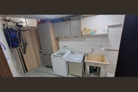 Casa à venda com 175m², 3 quartos e 3 vagas Casa à venda com 175m², 3 quartos e 3 vagasLavanderia