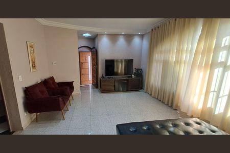 Casa à venda com 175m², 3 quartos e 3 vagas Casa à venda com 175m², 3 quartos e 3 vagasSala