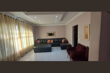 Casa à venda com 175m², 3 quartos e 3 vagas Casa à venda com 175m², 3 quartos e 3 vagasSala