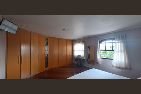 Casa à venda com 175m², 3 quartos e 3 vagas Casa à venda com 175m², 3 quartos e 3 vagasQuarto 1