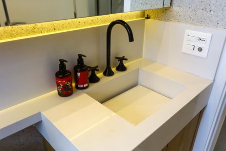 Apartamento à venda com 100m², 2 quartos e 1 vaga Apartamento à venda com 100m², 2 quartos e 1 vagaBanheiro da Suíte 2