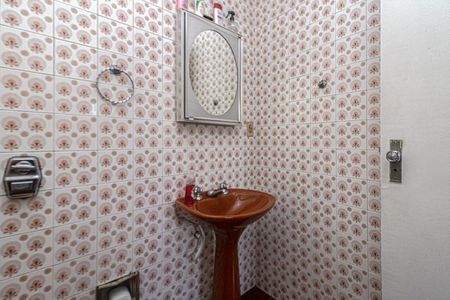 Casa à venda com 321m², 3 quartos e 6 vagasBanheiro da Suíte 2