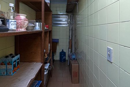 Casa à venda com 321m², 3 quartos e 6 vagasDespensa 