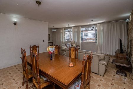 Casa à venda com 321m², 3 quartos e 6 vagasSala